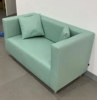 Sofá 2 plazas verde polipiel