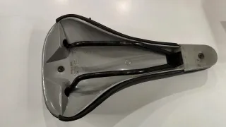 Sillín de bicicleta negro