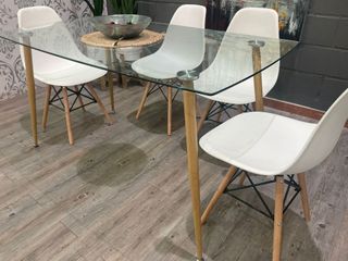 OFERTA DE MESA/COMEDOR DE CRISTAL + 4 SILLAS