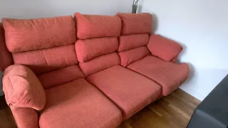 Sofá de tela naranja/rojo