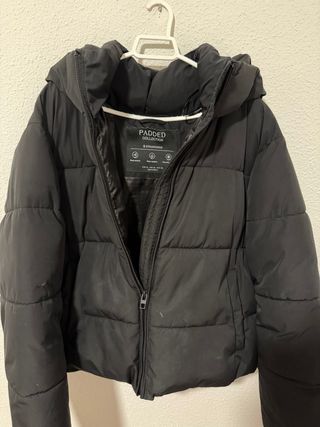 Abrigo acolchado Stradivarius negro XL