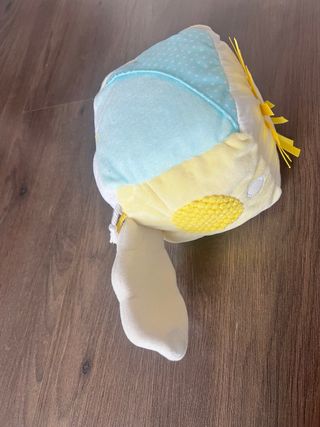 Cubo sensorial, calcetines y sonajero bebé 3 meses