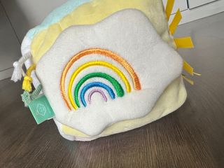 Cubo sensorial, calcetines y sonajero bebé 3 meses