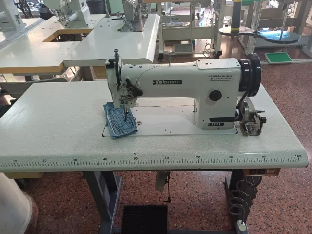Máquina de coser Yakumo triple arrastre