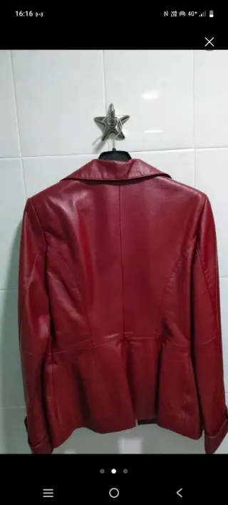 Chaqueta de piel roja auténtica