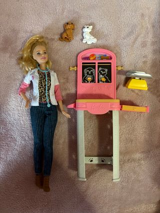 Barbie veterinaria con accesorios