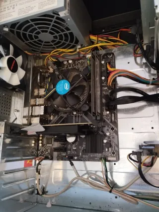 Ordenador i5 y 16gb de RAM ddr4. Leer descripción