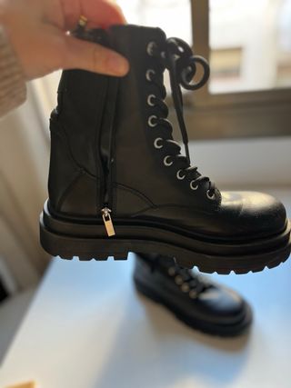 Botines negros con cordones