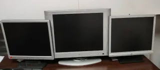 3 Pantallas de Ordenador (Negro/Plata)