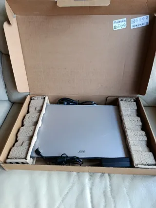 Portátil Acer Aspire 3 Ryzen 7 5700U