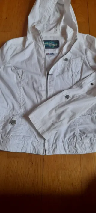 Cazadora de verano blanca