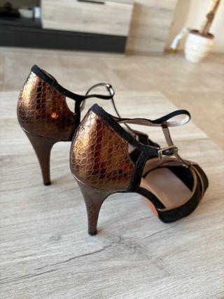 Sandalias LODI Talla 38 Negras y Doradas