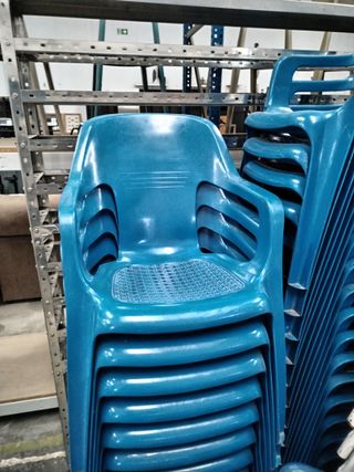 Sillas de plástico azules 2ª mano