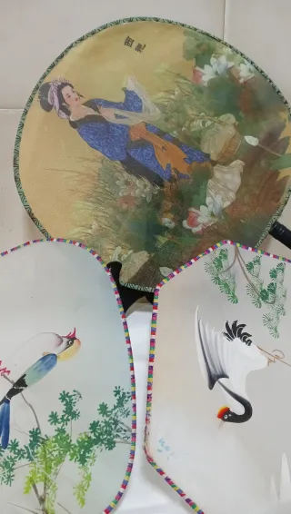 Lote Decoración Asiática: Abanicos, Taza y Figuras