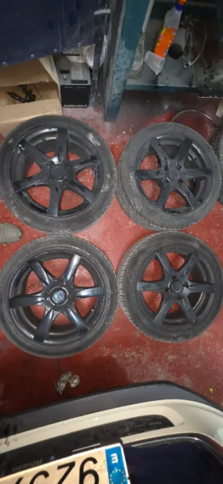 Vendo llantas con neumaticos