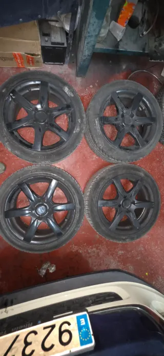 Vendo llantas con neumaticos