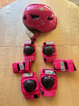Casco y protecciones patinaje Axelo rosa