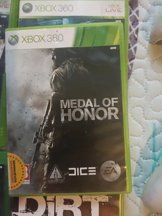 Xbox 360 Beige/Blanco con 16 juegos y 2 mandos