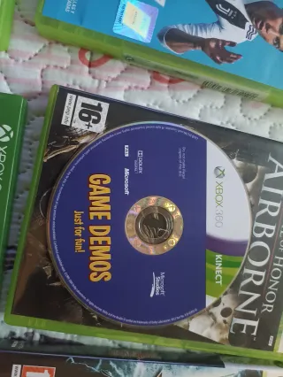 Xbox 360 Beige/Blanco con 16 juegos y 2 mandos