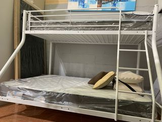 Litera matrimonial metálica blanca sin colchones