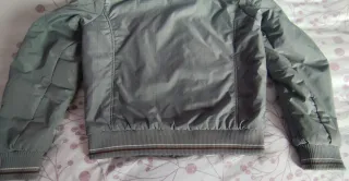 Cazadora gris como nueva, regalo jersey naranja