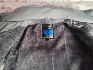 Cazadora gris como nueva, regalo jersey naranja