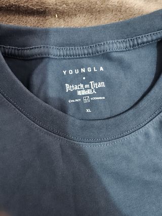 Camiseta YoungLa x Attack on Titan oversize XL