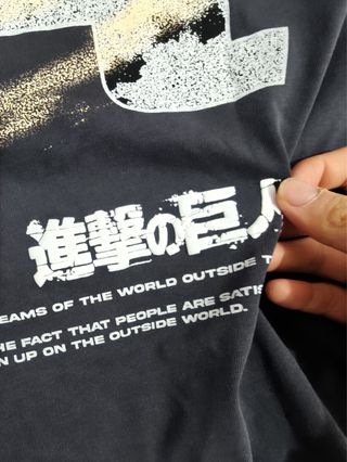 Camiseta YoungLa x Attack on Titan oversize XL