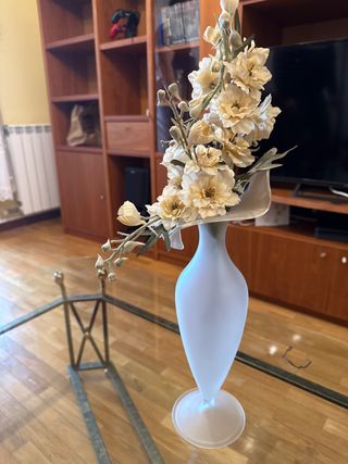 Jarrón de cristal con flores