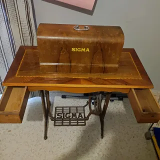 Máquina de coser SIGMA antigua