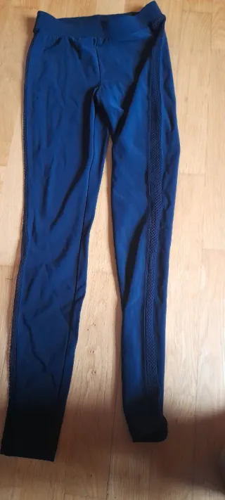 Leggings negros con detalle de encaje