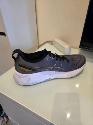 Zapatillas Asics Kayano 31 Gris/Dorado