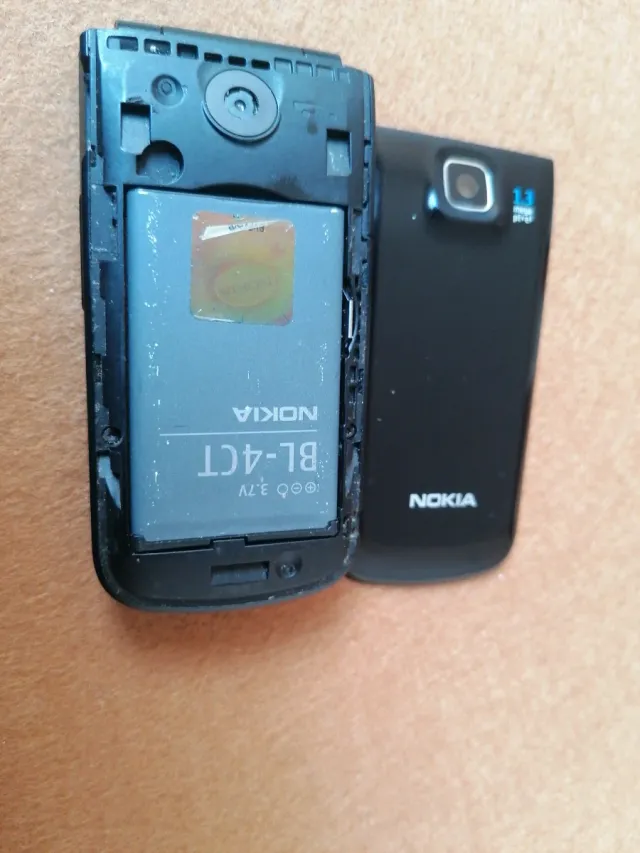 Teléfono es libre   Móvil Nokia Plata