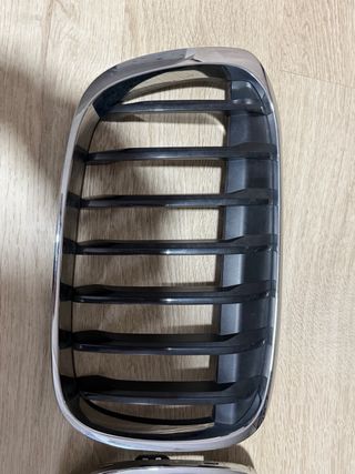 Rejilla delantera .BMW X1 F48 (2015-2019)