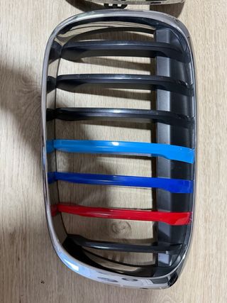 Rejilla delantera .BMW X1 F48 (2015-2019)