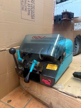 Máquina duplicadora de llaves marca ORION