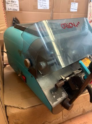 Máquina duplicadora de llaves marca ORION