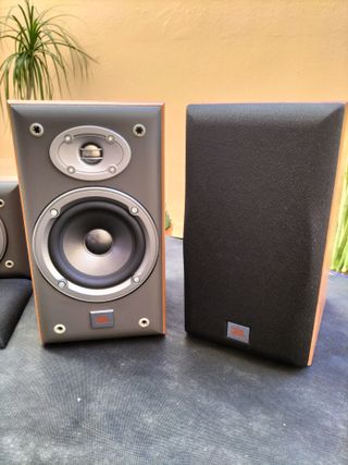 Altavoces JBL y Yamaha Home Cinema
