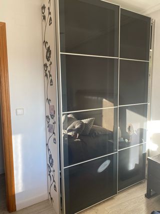 Armario puertas correderas Ikea, incluye accesorio