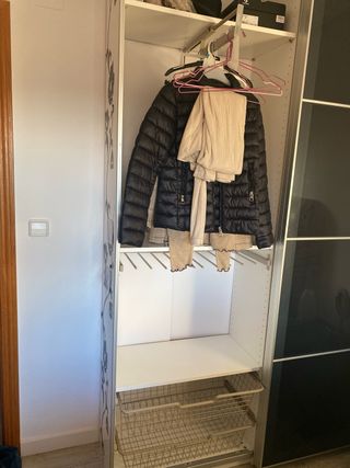 Armario puertas correderas Ikea, incluye accesorio