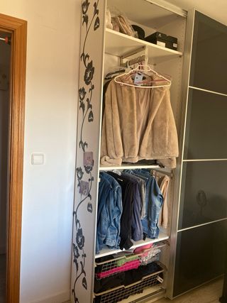 Armario puertas correderas Ikea, incluye accesorio