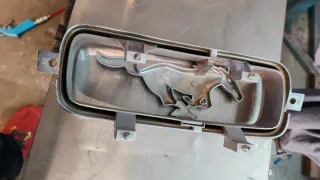 Insignia Mustang Clásico Cromada