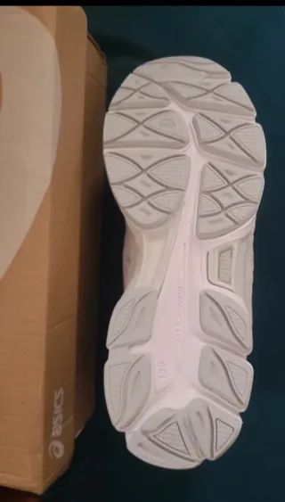 Asics Gel NYC Talla 43 Gris Blanco