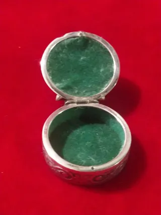 Cajita de plata con pin del sol