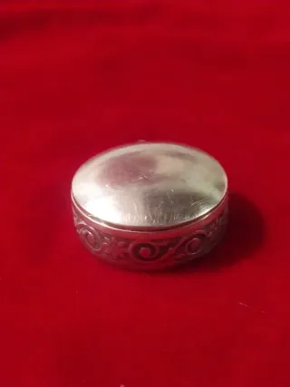 Cajita de plata con pin del sol