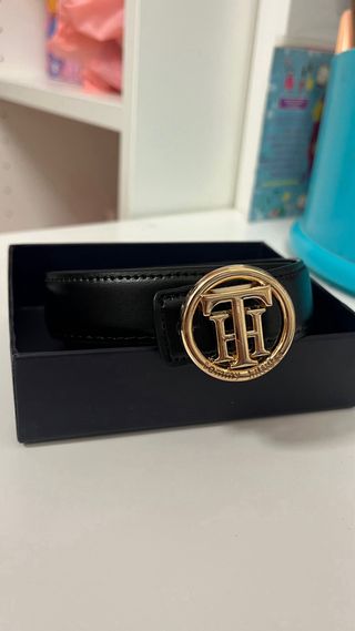 Cinturón Tommy Hilfiger Negro y Dorado