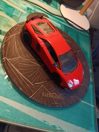 Coche deportivo rojo a escala