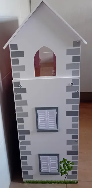 Casa de muñecas de madera