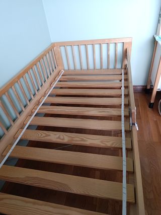 Cama Ikea 70x160 haya con barandilla