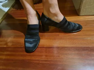 Zapatos de tacón azul marino.